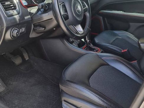 Used 2019 Jeep Compass Trailhawk w/ Cold Weather Group AWD/4WD image 4