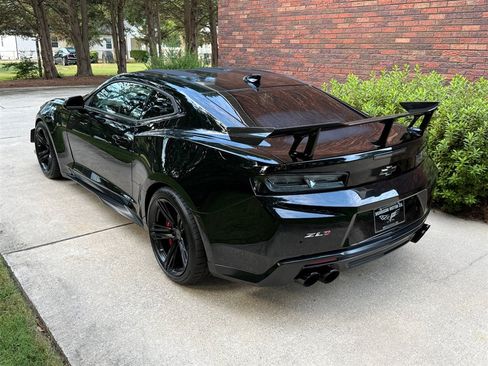 Used 2018 Chevrolet Camaro ZL1 RWD image 19