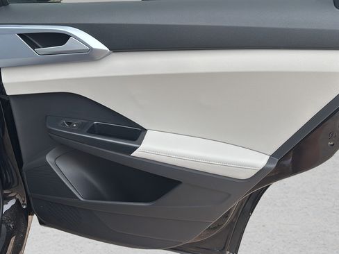 New 2026 Volkswagen Taos SE AWD/4WD image 12
