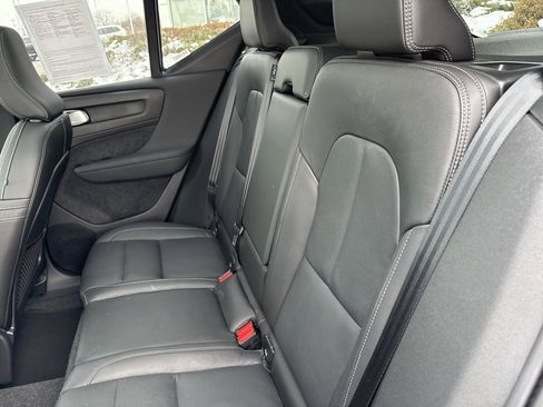 Certified 2025 Volvo XC40 B5 Core image 32