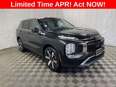 New 2025 Mitsubishi Outlander SE image 2