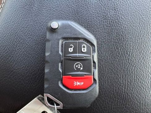 Used 2021 Jeep Wrangler Unlimited Sahara AWD/4WD image 29