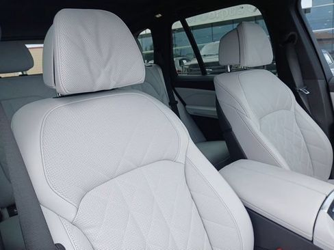 Used 2025 BMW X5 sDrive40i w/ Climate Comfort Package RWD image 17