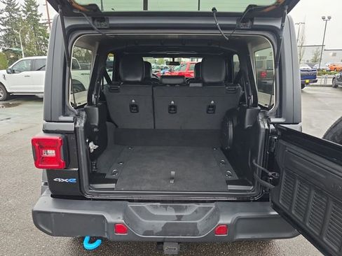 Used 2022 Jeep Wrangler Unlimited Sahara w/ Cold Weather Group image 15