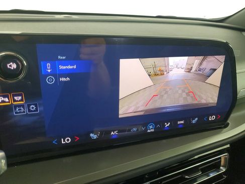 New 2026 Chevrolet Traverse LT w/ Sun and Wheel Package FWD image 21