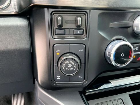 Certified 2024 Ford F250 Lariat w/ Lariat Ultimate Package image 32