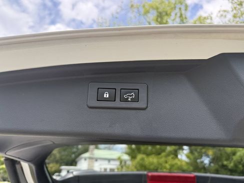 Used 2020 Subaru Outback Touring XT AWD/4WD image 32