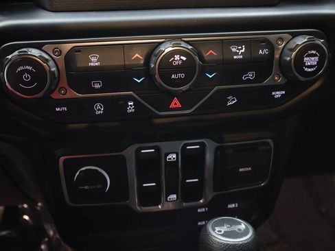 Used 2019 Jeep Wrangler Unlimited Sport AWD/4WD image 23
