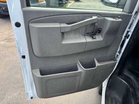 Used 2017 Chevrolet Express 3500 Extended image 14