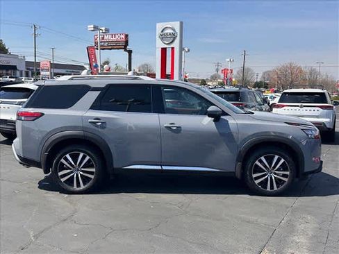 Used 2025 Nissan Pathfinder Platinum w/ Cargo Package image 2