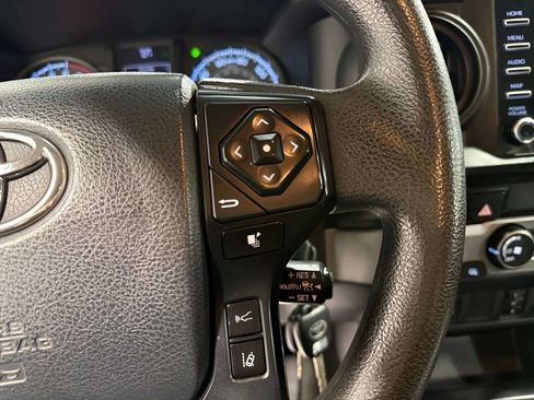 Used 2020 Toyota Tacoma SR5 AWD/4WD image 24