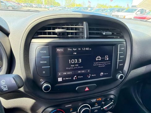 Used 2023 Kia Soul LX w/ LX Technology Package FWD image 25