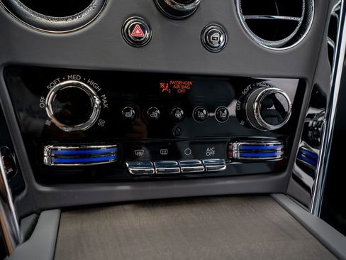 Used 2025 Rolls-Royce Cullinan AWD/4WD image 43