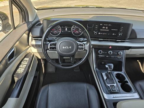 Used 2022 Kia Carnival LX FWD image 13