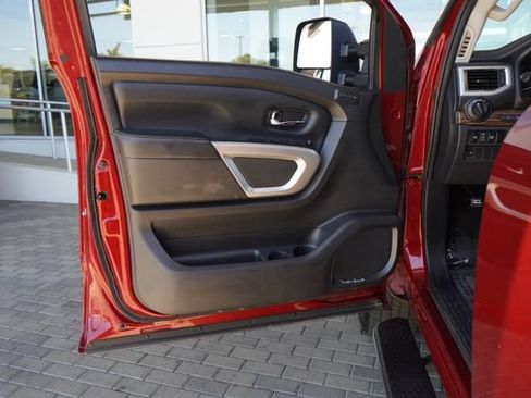 Used 2017 Nissan Titan SL RWD image 14