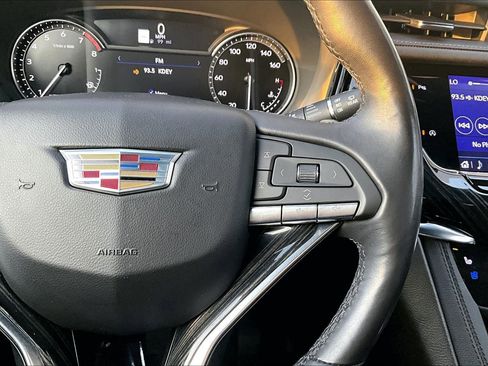 Used 2023 Cadillac XT6 Premium Luxury image 19