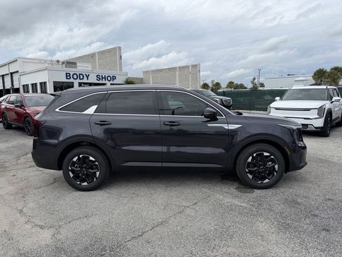 New 2026 Kia Sorento S image 4