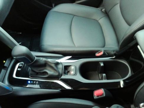 Used 2025 Toyota Corolla Cross XLE image 39