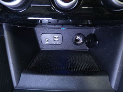 Used 2024 Subaru Forester Premium image 34