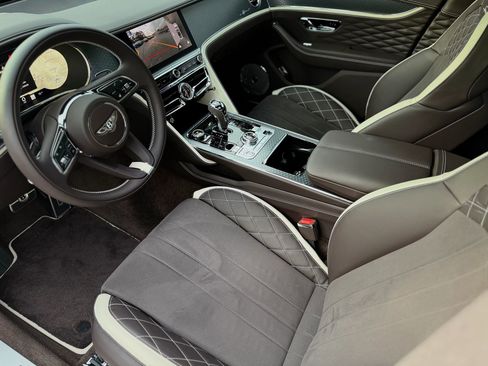 Used 2024 Bentley Flying Spur W12 image 3