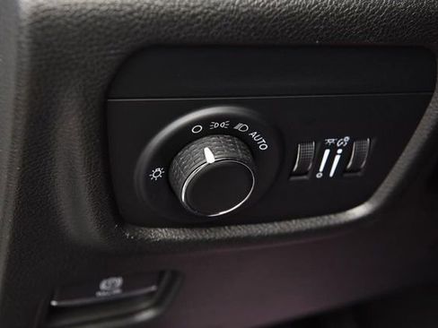 Used 2024 Jeep Grand Cherokee Altitude image 11