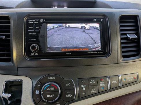 Used 2014 Toyota Sienna XLE image 14