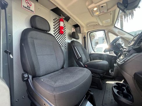 Used 2022 RAM ProMaster 2500 w/ Convenience Group FWD image 14