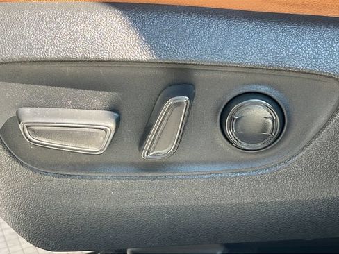 Used 2021 Toyota Highlander Platinum FWD image 16
