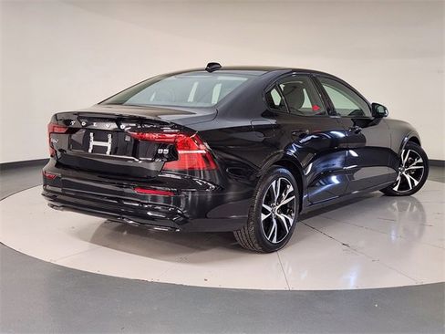 Used 2024 Volvo S60 B5 Core image 2