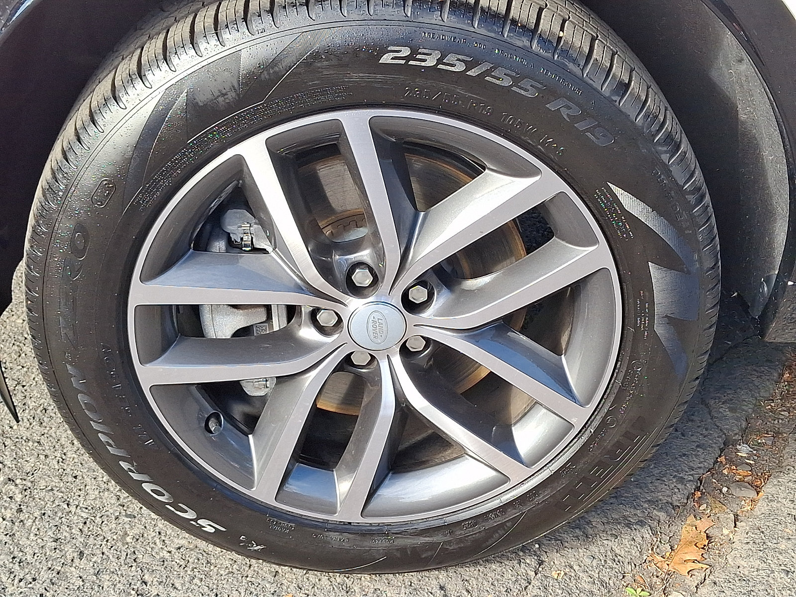 Used 2026 Land Rover Discovery Sport Landmark AWD/4WD image 9