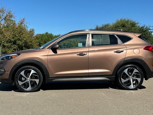 Used 2016 Hyundai Tucson Limited w/ Option Group 03 FWD image 7
