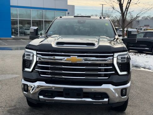 Used 2024 Chevrolet Silverado 2500 LTZ w/ LTZ Plus Package image 2