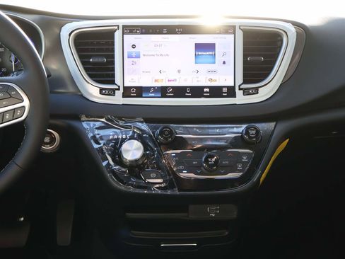 New 2026 Chrysler Voyager LX FWD image 16