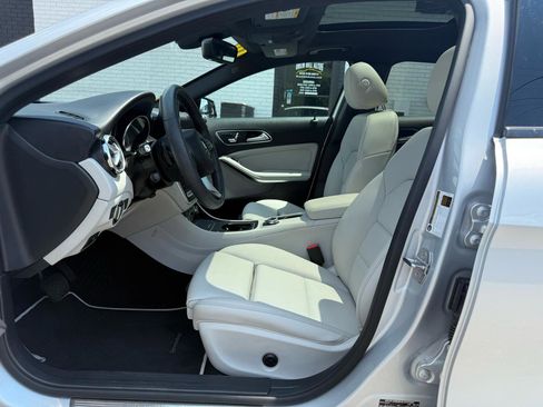 Used 2019 Mercedes-Benz GLA 250 4MATIC image 15