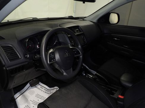 Used 2020 Mitsubishi Outlander Sport ES image 8