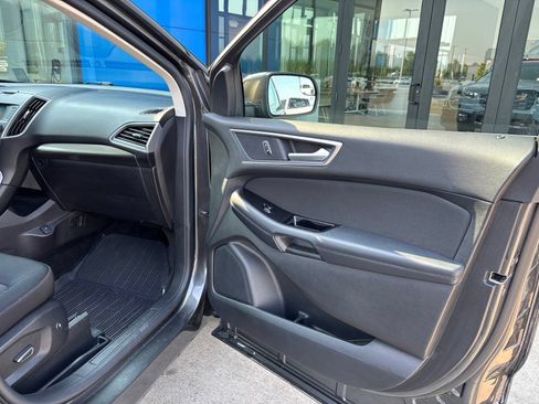 Used 2018 Ford Edge SEL AWD/4WD image 16