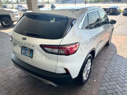 Used 2022 Ford Escape SE w/ Cold Weather Package image 9