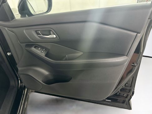 Used 2024 Nissan Rogue SV FWD image 32