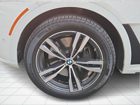 Certified 2025 BMW X7 xDrive40i w/ M Sport Package image 7