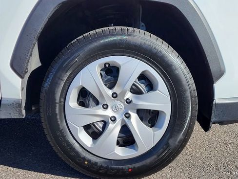 Used 2024 Toyota RAV4 LE image 29