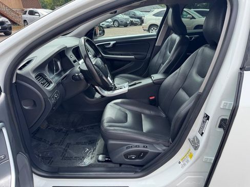 Used 2018 Volvo V60 T5 Cross Country w/ Convenience Package AWD/4WD image 13