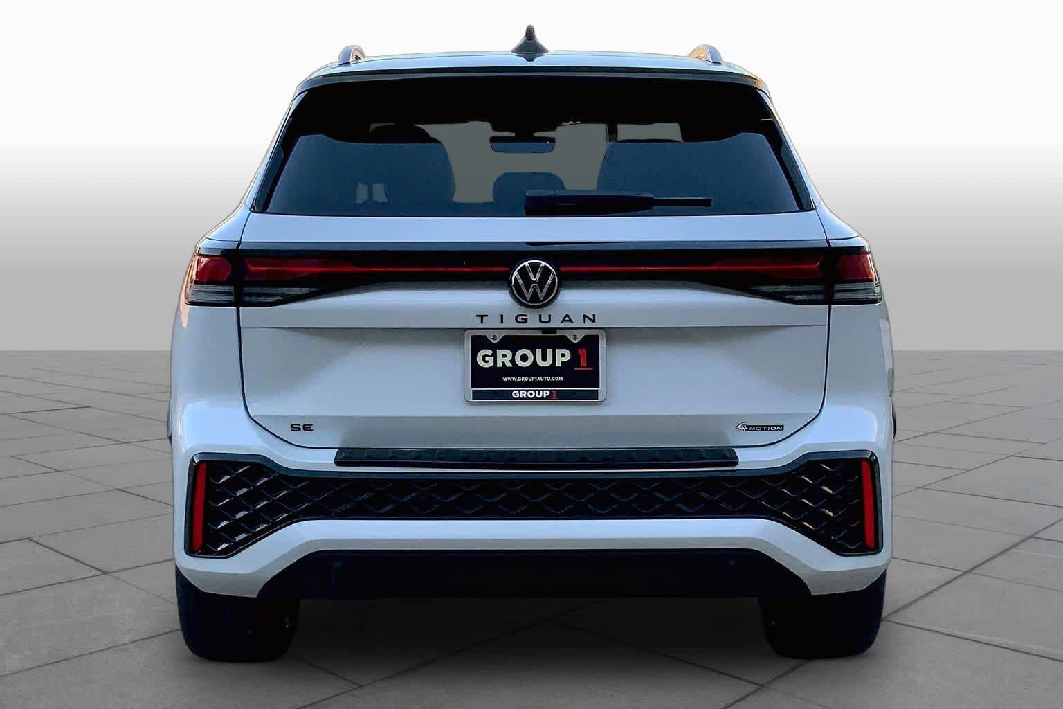 New 2027 Volkswagen Tiguan SE R-Line AWD/4WD image 4