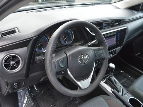 Used 2018 Toyota Corolla LE image 23
