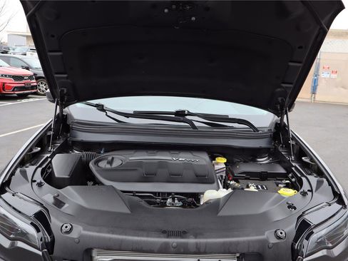 Used 2019 Jeep Cherokee Trailhawk image 9