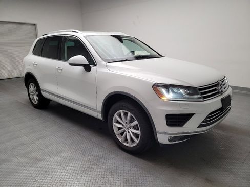 Used 2016 Volkswagen Touareg Sport image 13