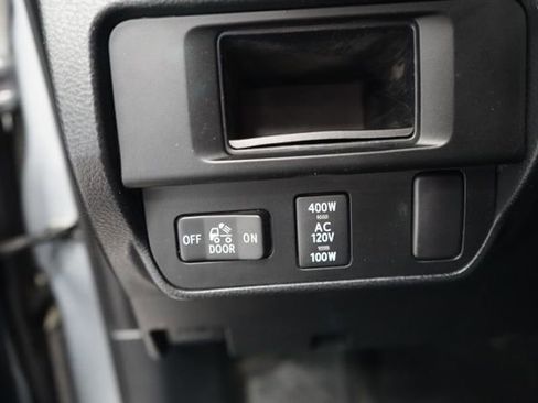 Used 2017 Toyota Tacoma SR5 AWD/4WD image 23