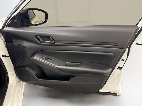 Used 2024 Nissan Altima 2.5 S image 32