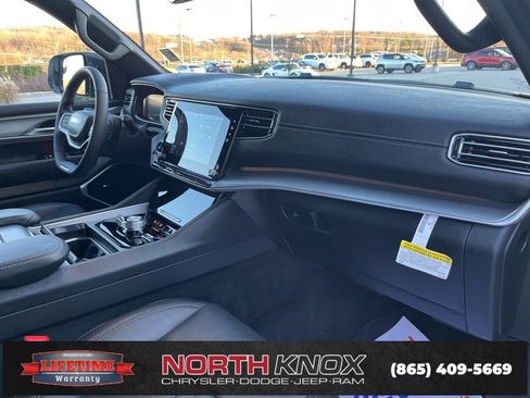 Used 2025 Jeep Wagoneer Series III w/ Premium Group I image 32
