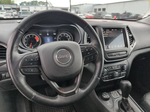 Used 2019 Jeep Cherokee Trailhawk AWD/4WD image 15