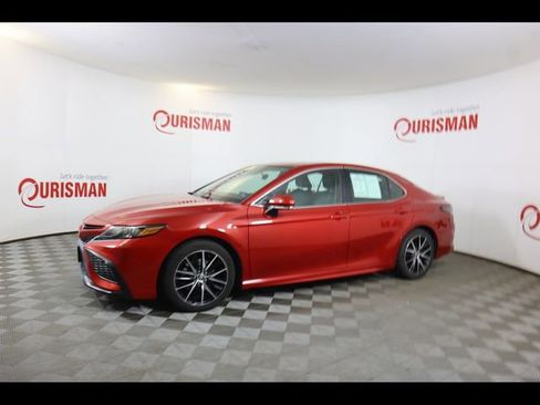 Used 2021 Toyota Camry SE w/ Cold Weather Package image 7